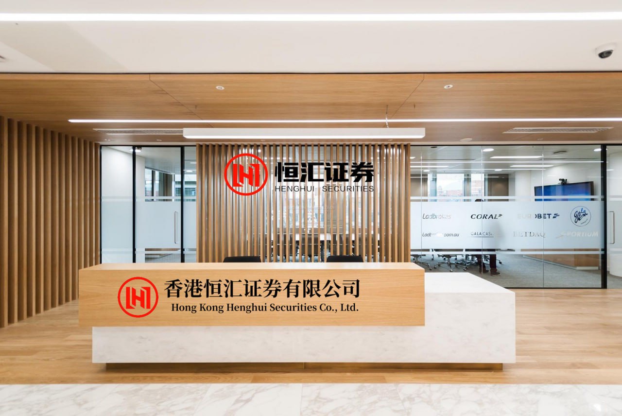 安全配资 混搭穿搭再升级，柔中带飒风格超亮眼